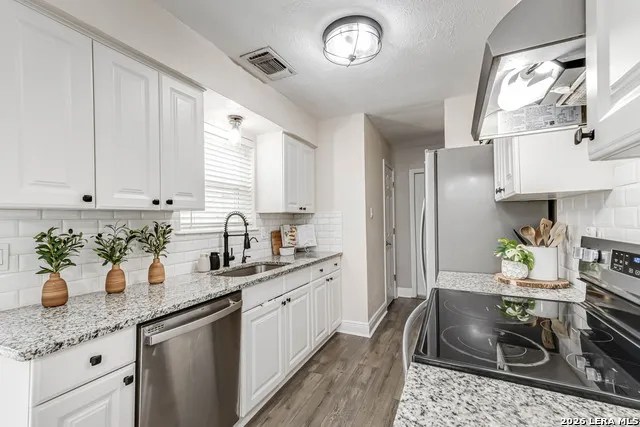 3306 Turnabout Schertz, TX 78108