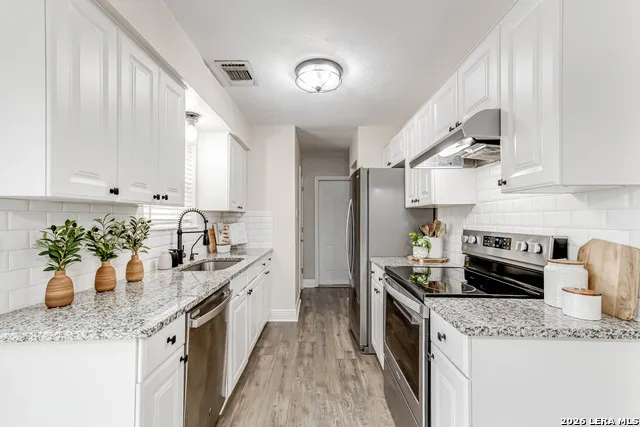3306 Turnabout Schertz, TX 78108