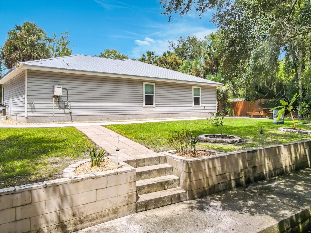 2863 CANAL ROAD Deland, FL 32720