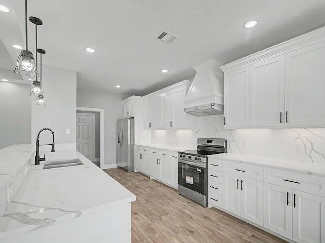 1220 Appaloosa Circle Angleton, TX 77515