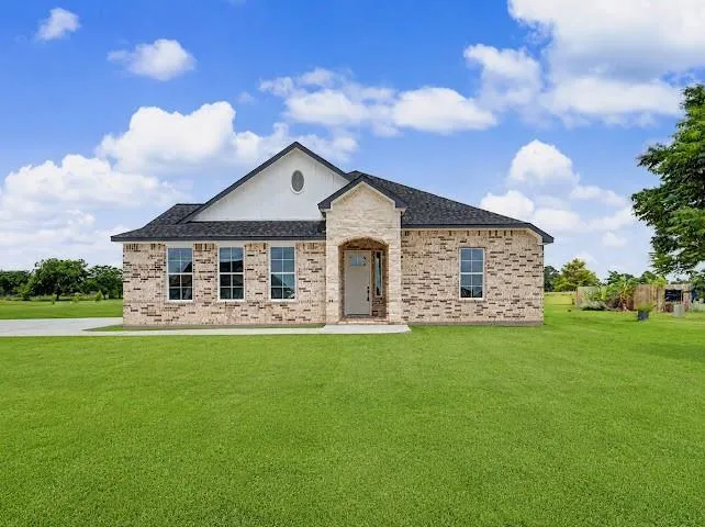 1220 Appaloosa Circle Angleton, TX 77515