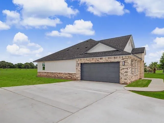 1220 Appaloosa Circle Angleton, TX 77515