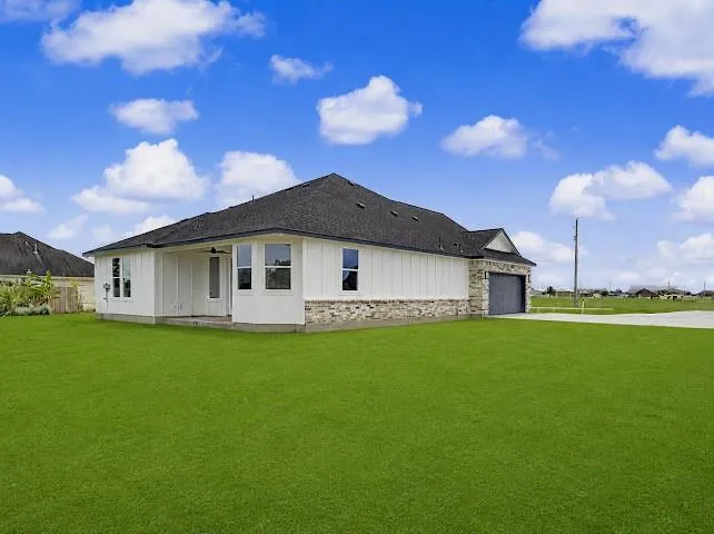 1220 Appaloosa Circle Angleton, TX 77515