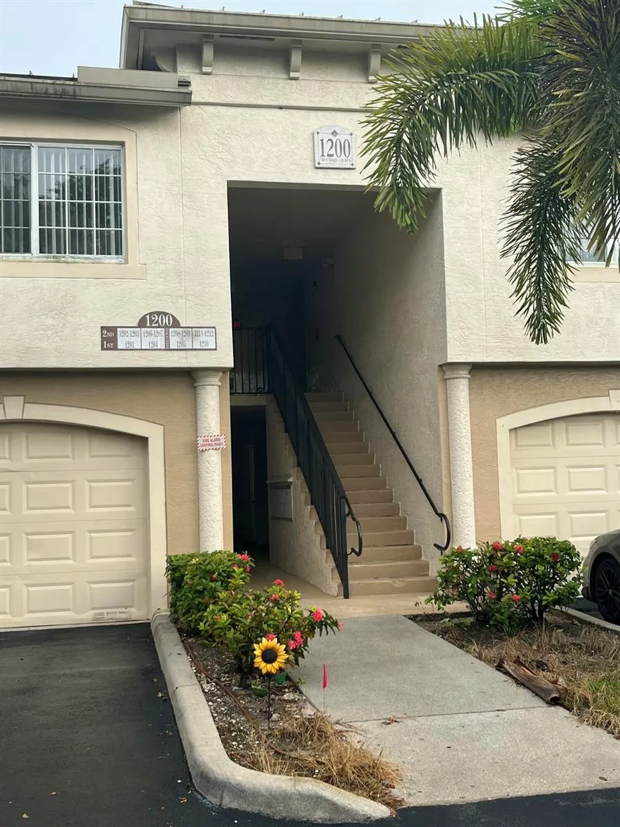 1200 Crestwood Court S #1206 Royal Palm Beach, FL 33411
