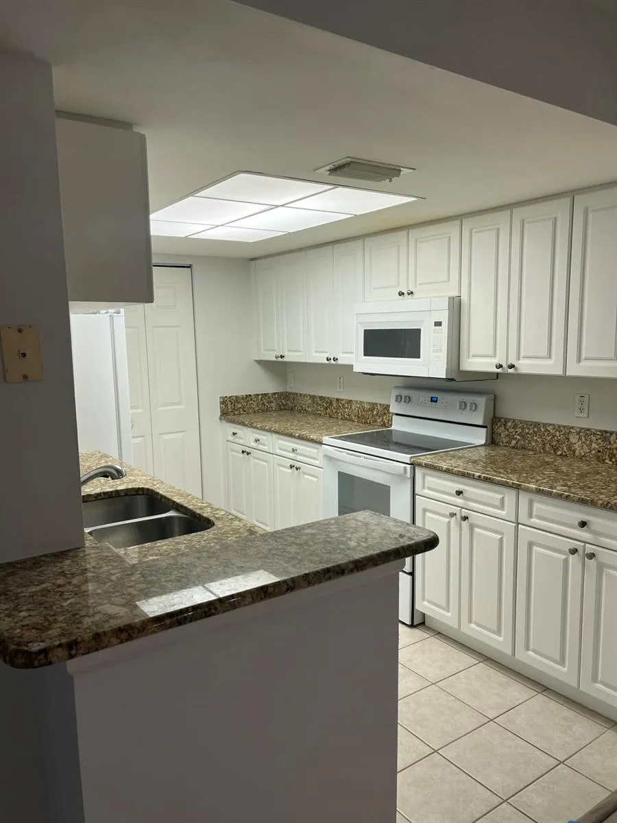 1200 Crestwood Court S #1206 Royal Palm Beach, FL 33411