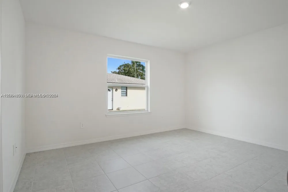 811 SE Seahouse Dr Port St. Lucie, FL 34983