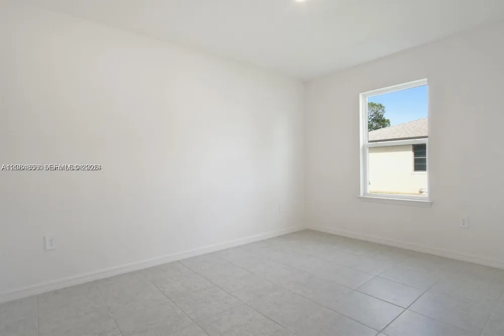 811 SE Seahouse Dr Port St. Lucie, FL 34983