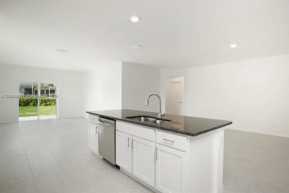 811 SE Seahouse Dr Port St. Lucie, FL 34983