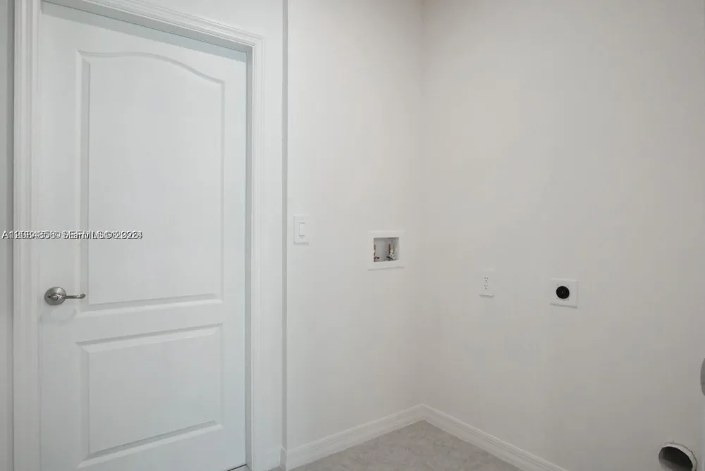 811 SE Seahouse Dr Port St. Lucie, FL 34983