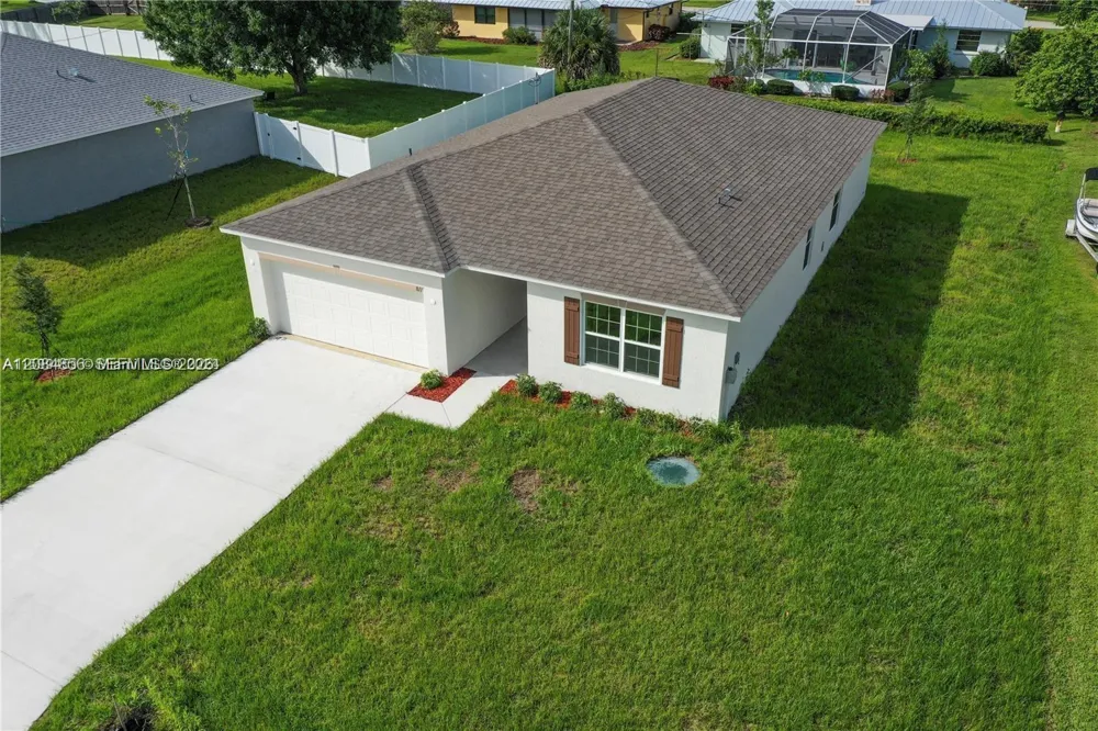 811 SE Seahouse Dr Port St. Lucie, FL 34983