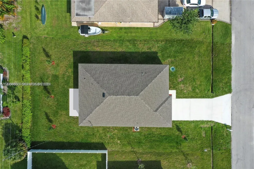 811 SE Seahouse Dr Port St. Lucie, FL 34983