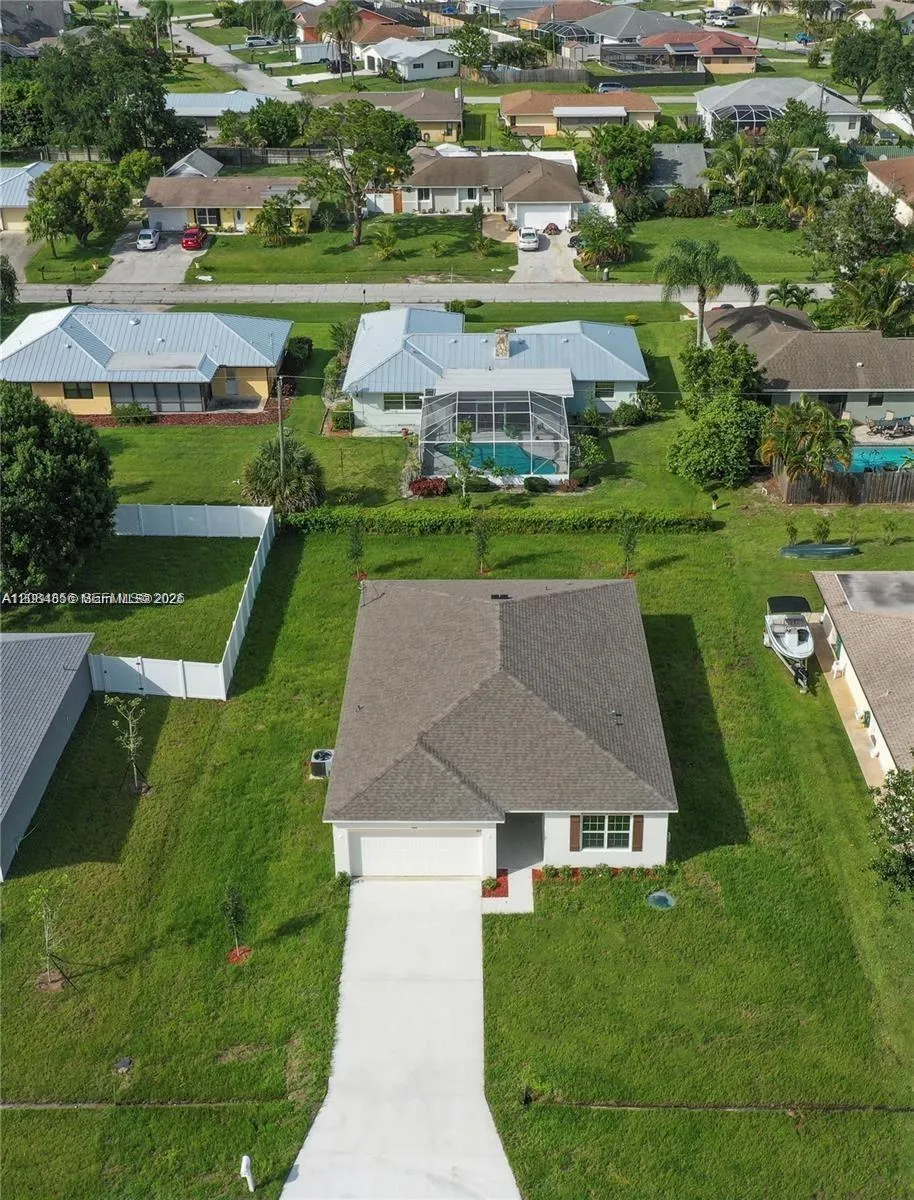 811 SE Seahouse Dr Port St. Lucie, FL 34983