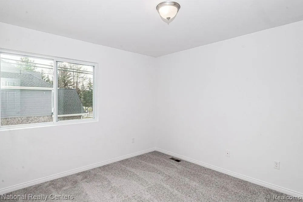 953 Guenevere Drive Oxford Charter Township, MI 48371