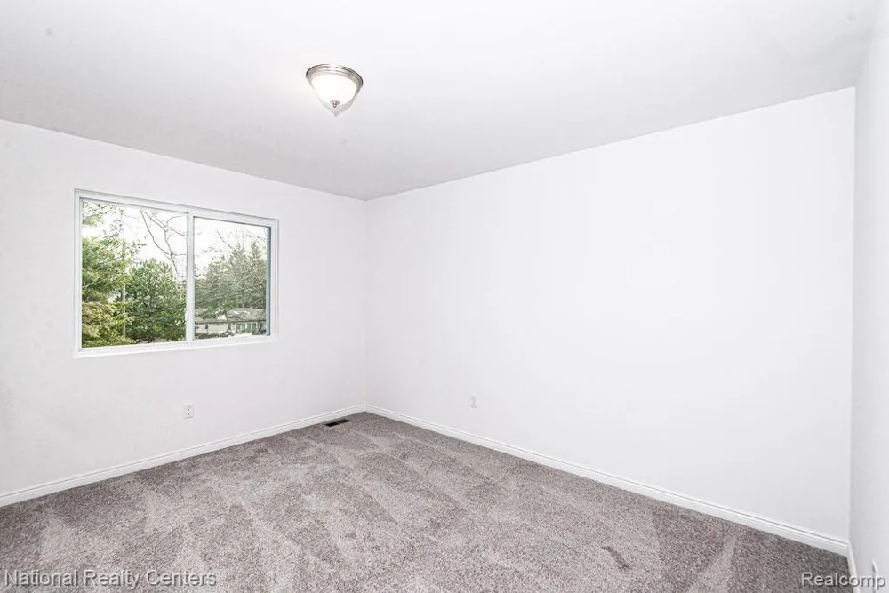 953 Guenevere Drive Oxford Charter Township, MI 48371