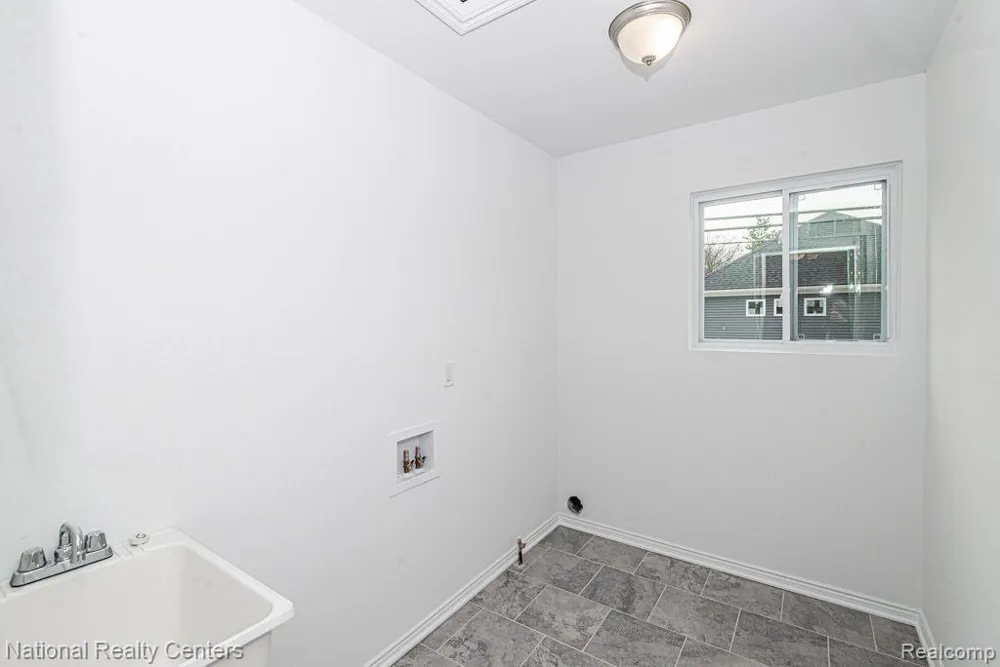 953 Guenevere Drive Oxford Charter Township, MI 48371