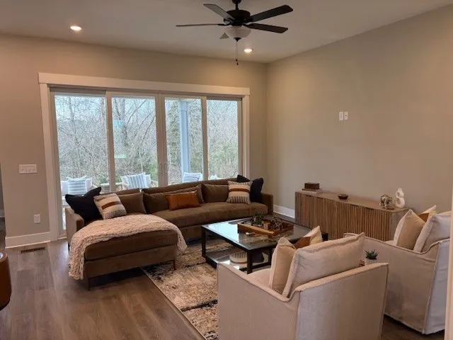 807 Saddle Ridge Dr Mount Juliet, TN 37122