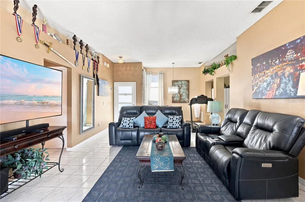 2489 LAKE JACKSON CIRCLE Apopka, FL 32703