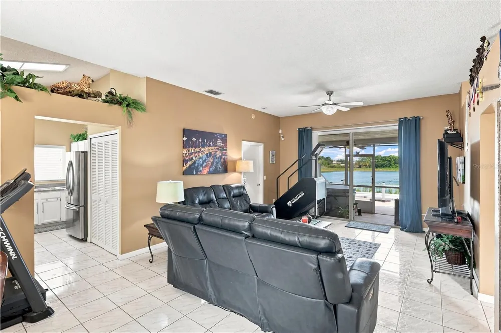 2489 LAKE JACKSON CIRCLE Apopka, FL 32703