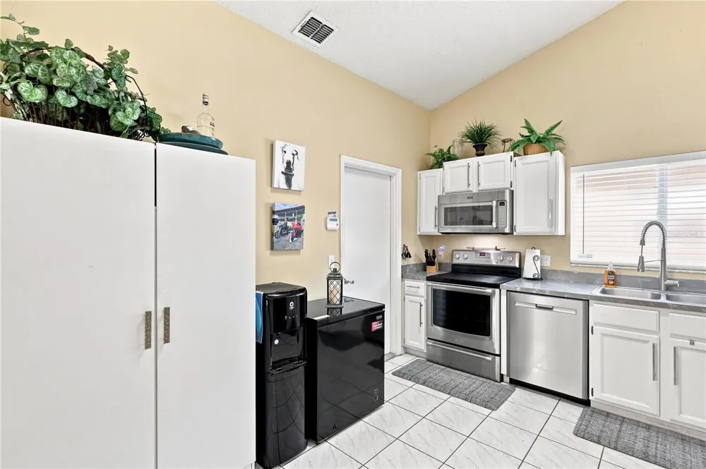 2489 LAKE JACKSON CIRCLE Apopka, FL 32703