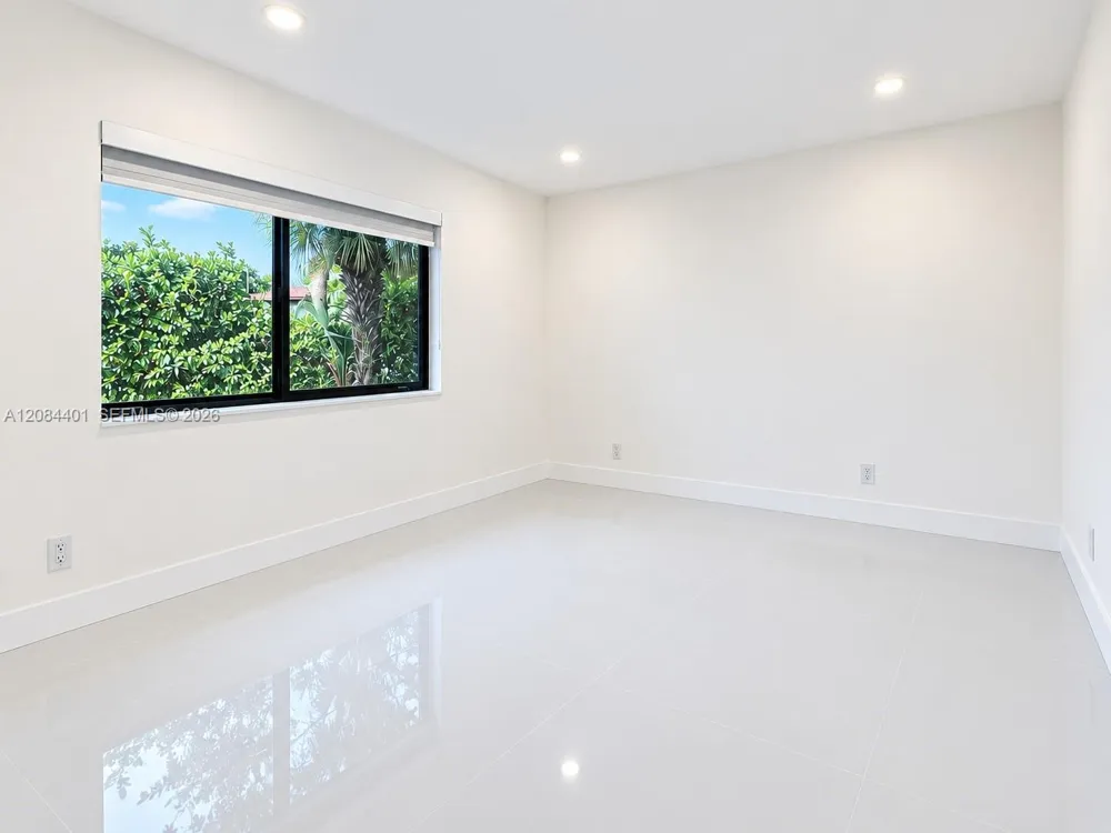 930 NE 163rd St North Miami Beach, FL 33162