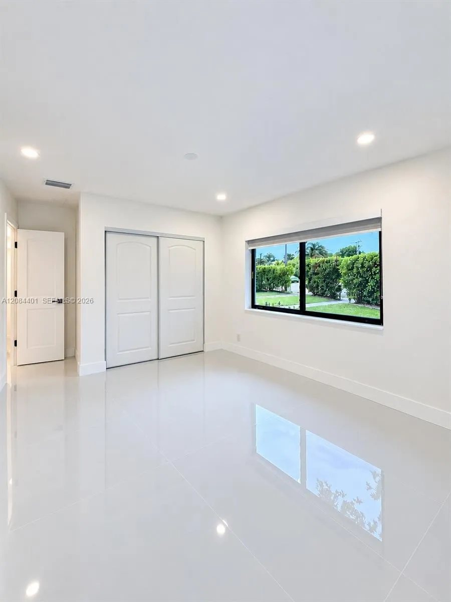 930 NE 163rd St North Miami Beach, FL 33162