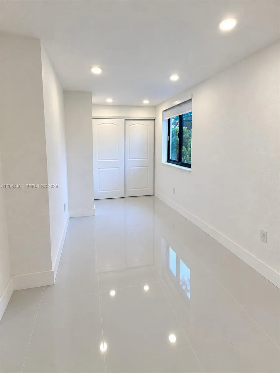 930 NE 163rd St North Miami Beach, FL 33162