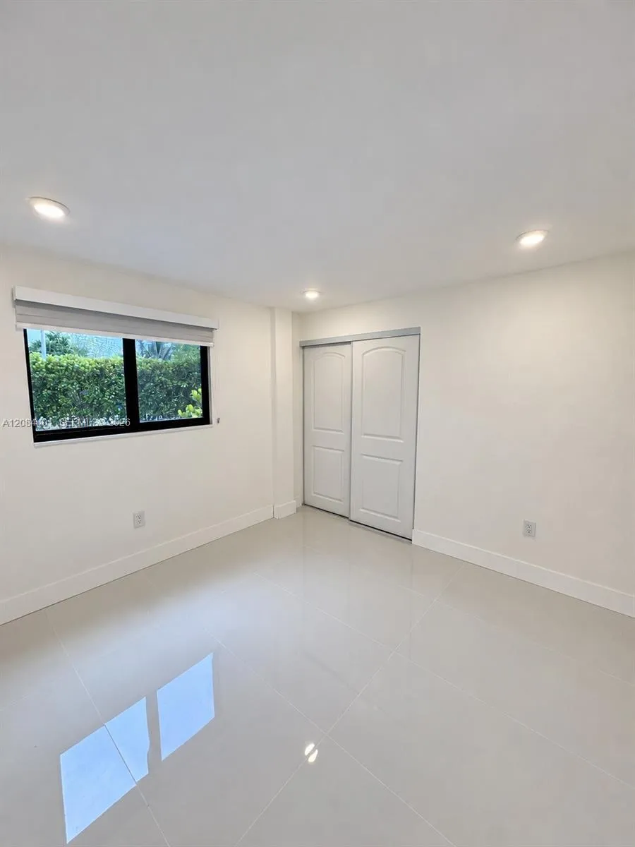 930 NE 163rd St North Miami Beach, FL 33162