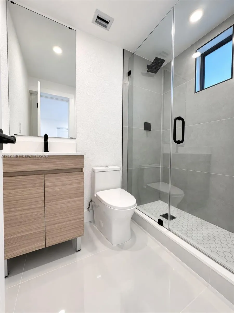 930 NE 163rd St North Miami Beach, FL 33162