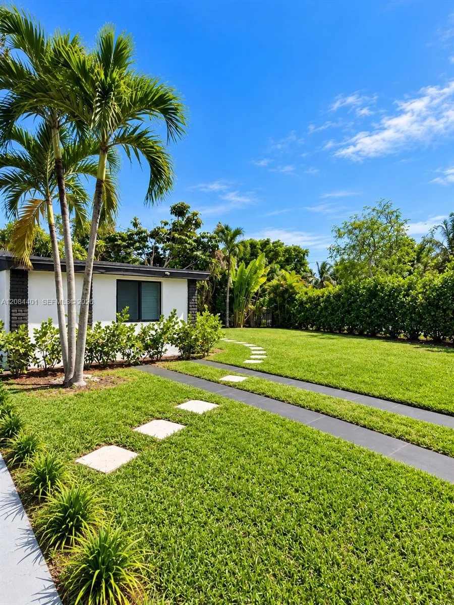 930 NE 163rd St North Miami Beach, FL 33162