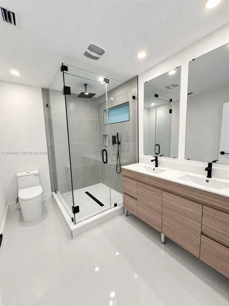 930 NE 163rd St North Miami Beach, FL 33162