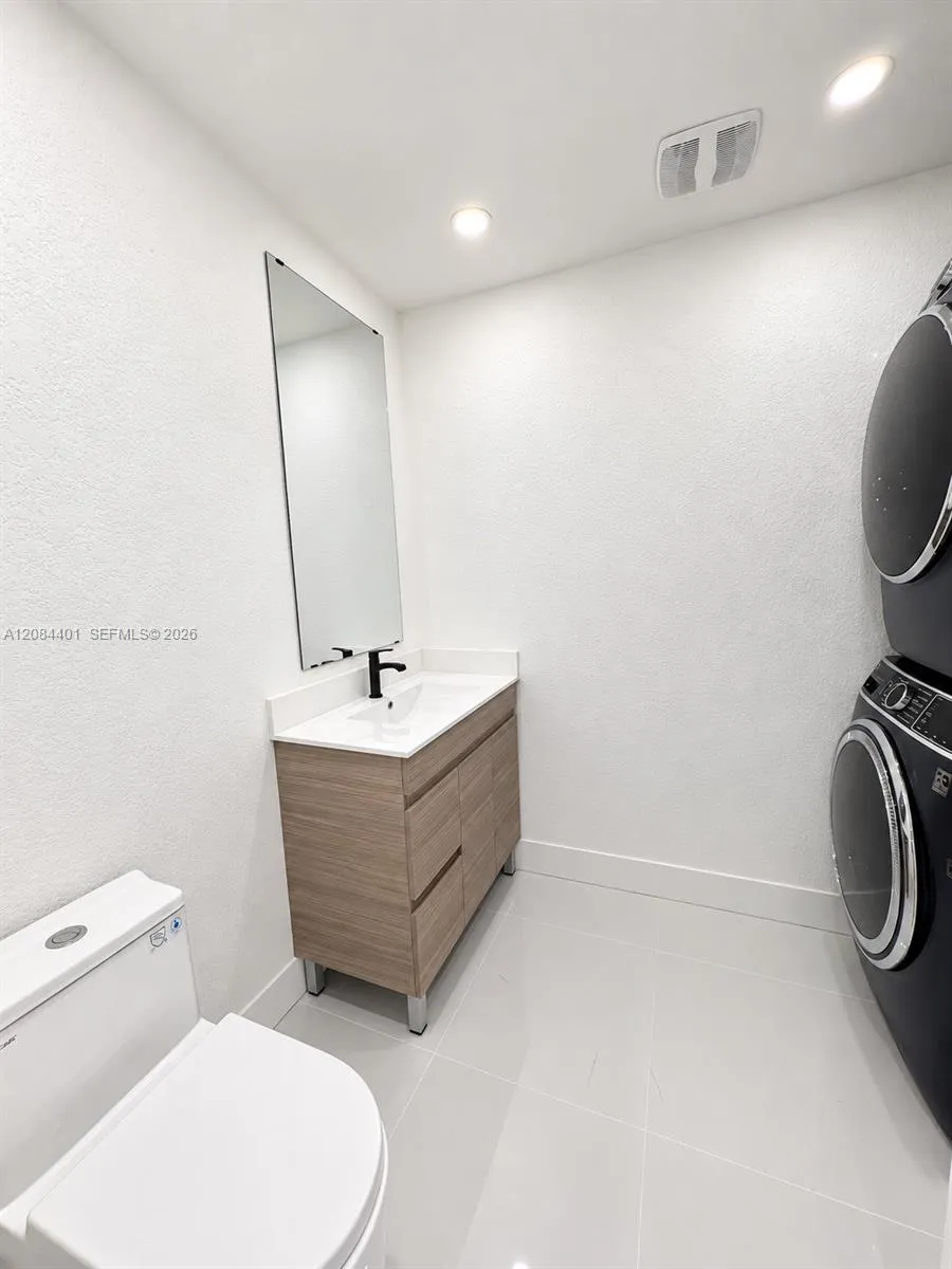930 NE 163rd St North Miami Beach, FL 33162