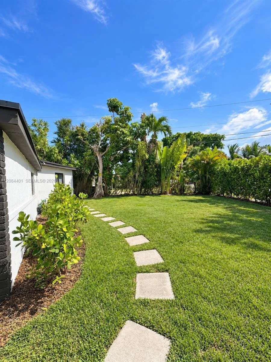 930 NE 163rd St North Miami Beach, FL 33162