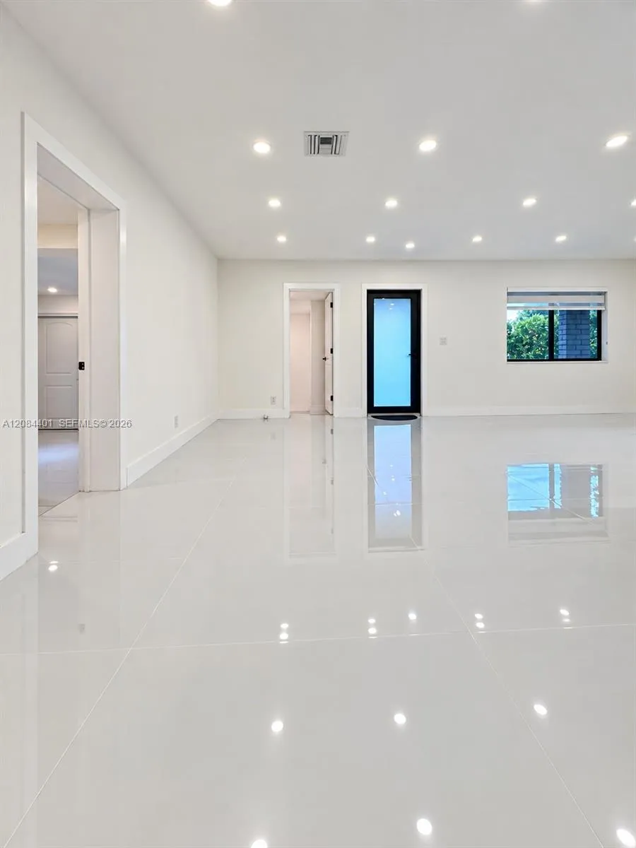 930 NE 163rd St North Miami Beach, FL 33162