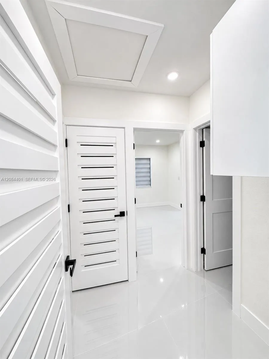930 NE 163rd St North Miami Beach, FL 33162