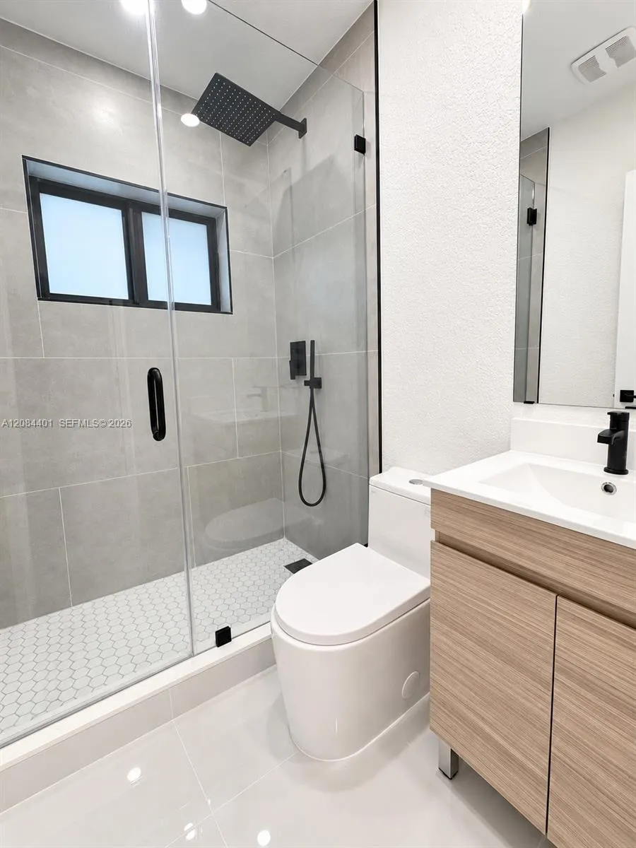 930 NE 163rd St North Miami Beach, FL 33162