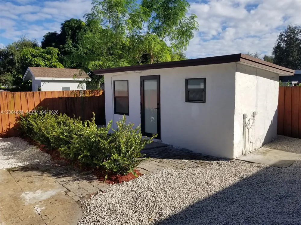 1756 NW 94th St #2 Miami, FL 33147