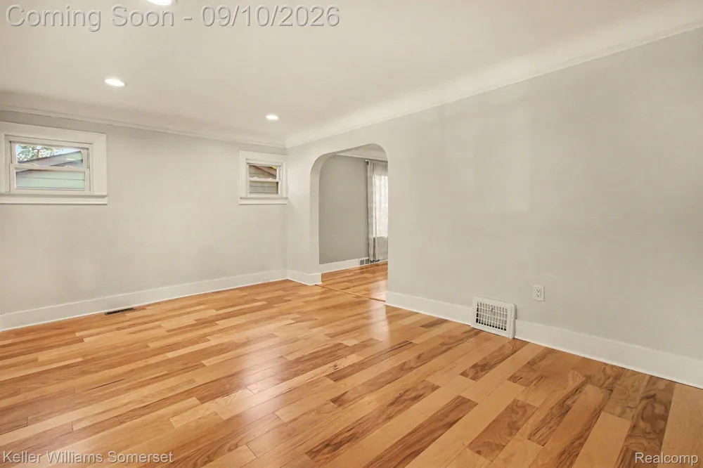 161 W Granet Avenue Hazel Park City, MI 48030