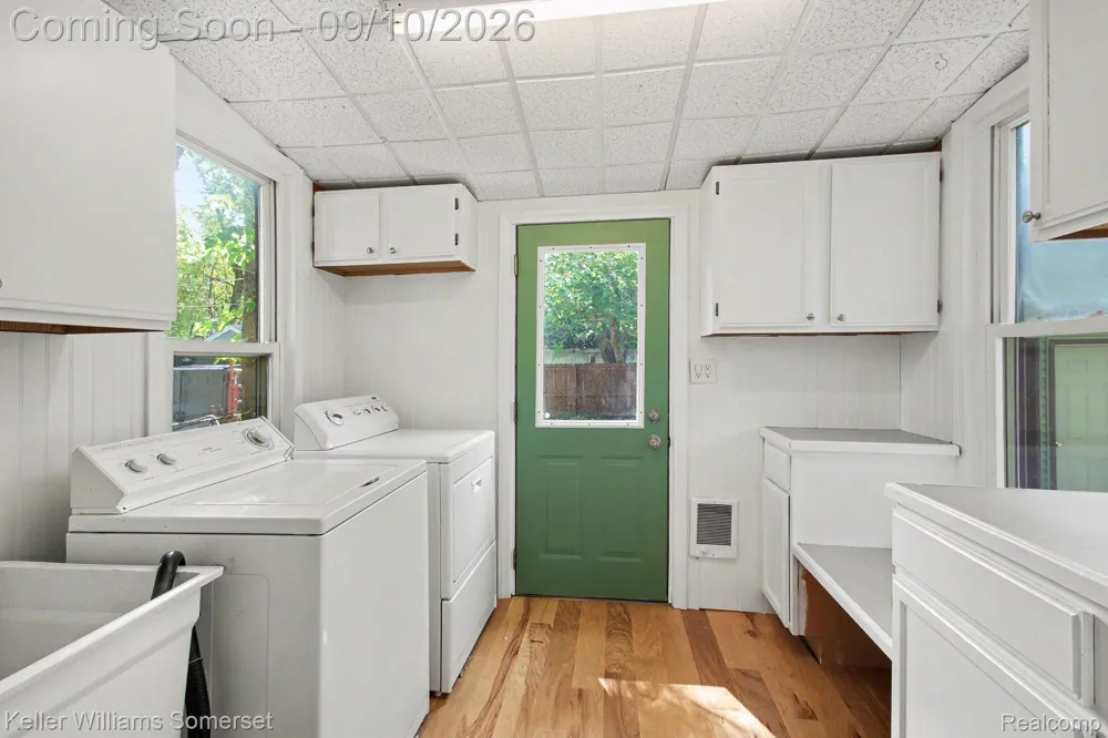 161 W Granet Avenue Hazel Park City, MI 48030