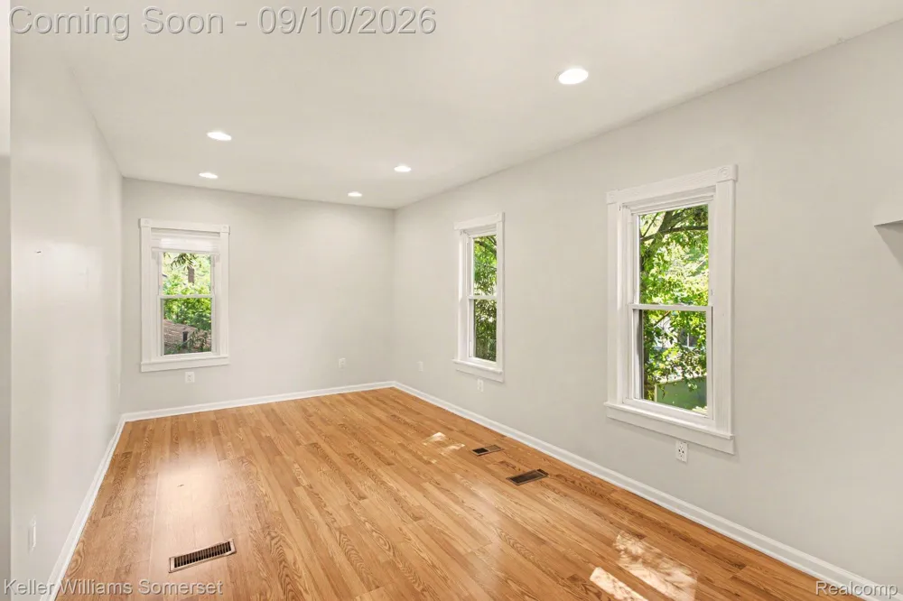 161 W Granet Avenue Hazel Park City, MI 48030