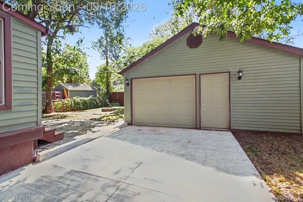 161 W Granet Avenue Hazel Park City, MI 48030