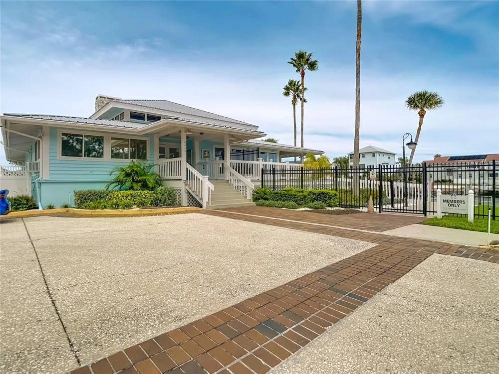 5722 BISCAYNE COURT #304 New Port Richey, FL 34652