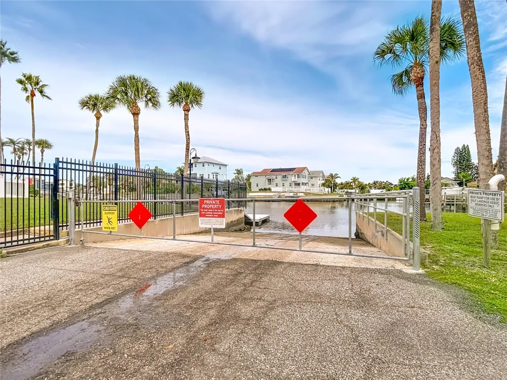 5722 BISCAYNE COURT #304 New Port Richey, FL 34652