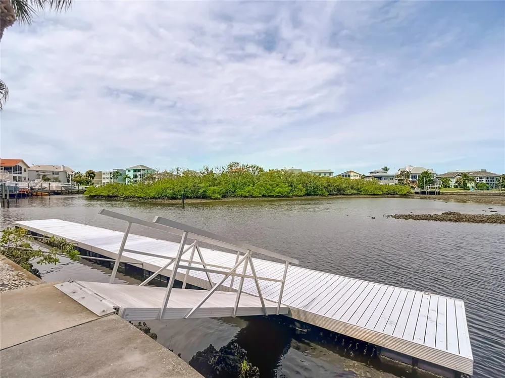5722 BISCAYNE COURT #304 New Port Richey, FL 34652