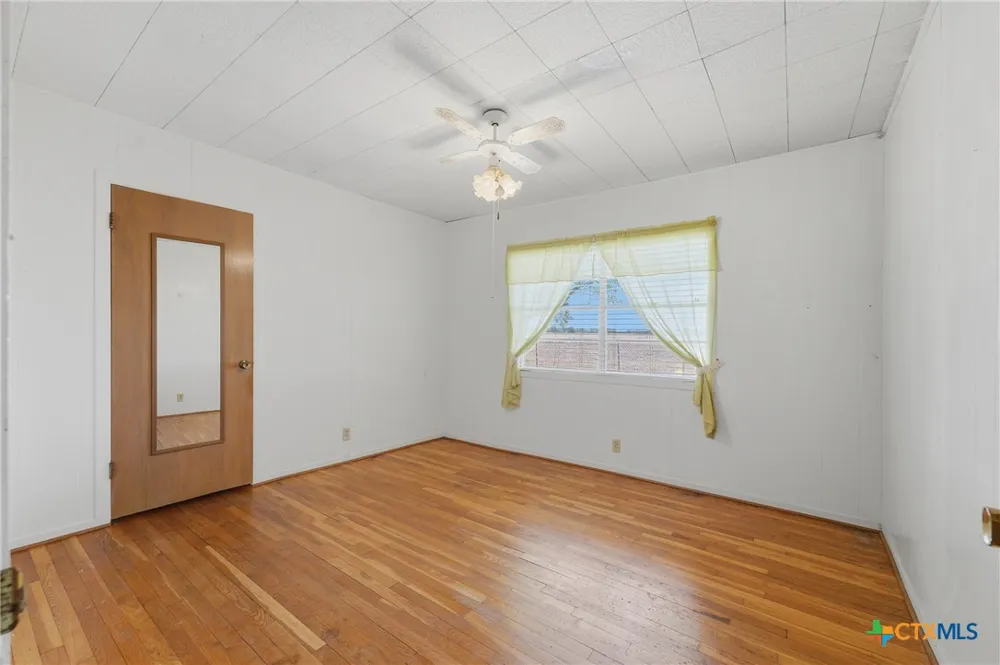 821 CR 482 Gonzales, TX 78629