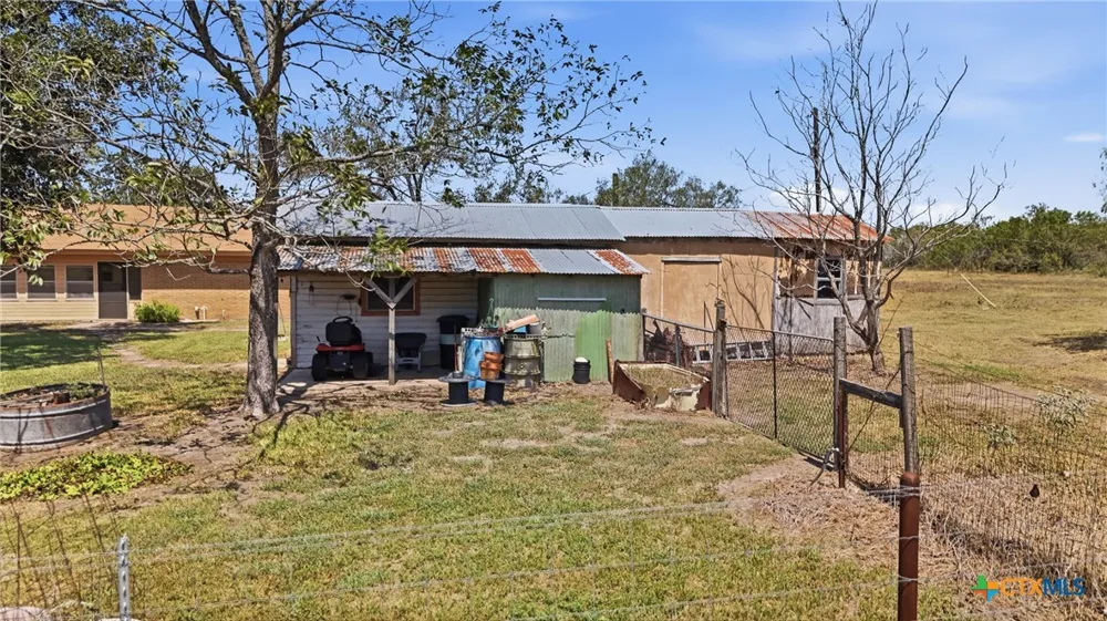 821 CR 482 Gonzales, TX 78629