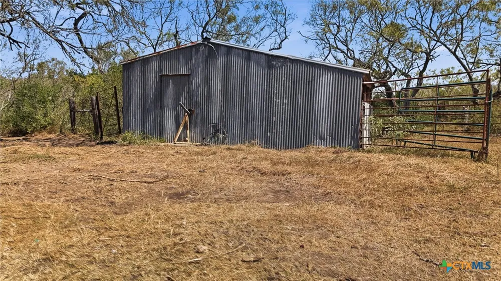 821 CR 482 Gonzales, TX 78629