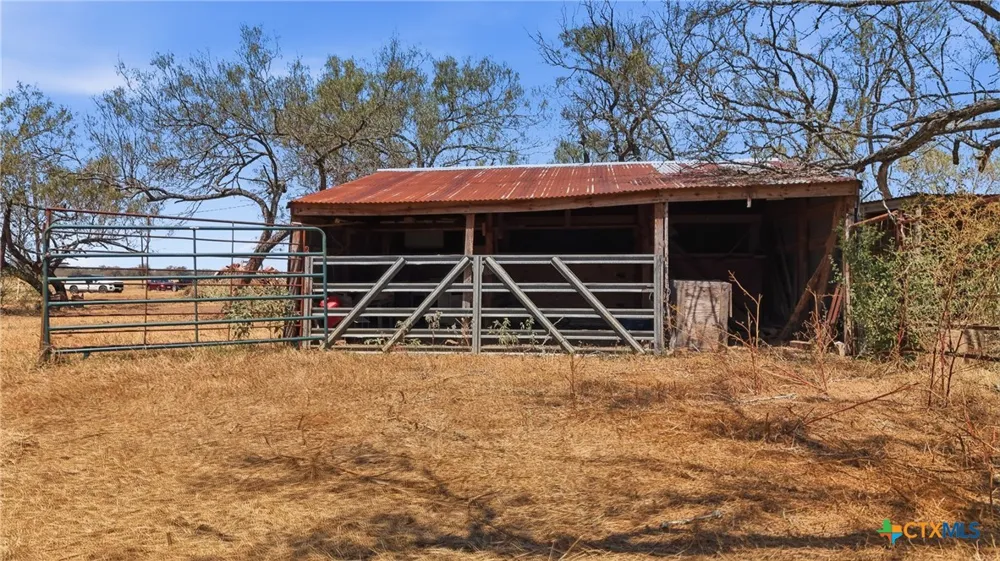 821 CR 482 Gonzales, TX 78629