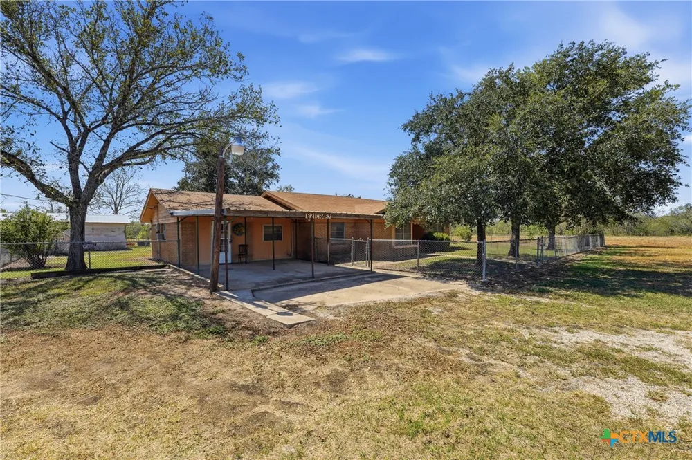 821 CR 482 Gonzales, TX 78629