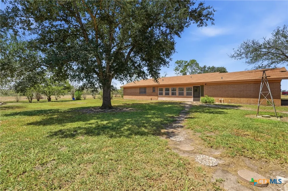 821 CR 482 Gonzales, TX 78629