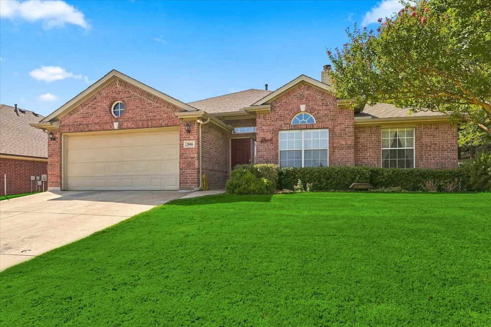 2806 Warwick Drive Corinth, TX 76210